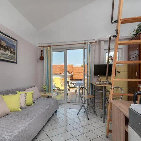 Kate Apartman *