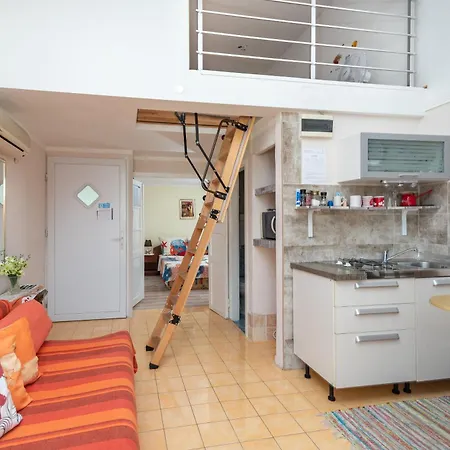 Kate Apartman