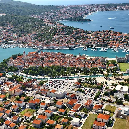 Kate Apartman *