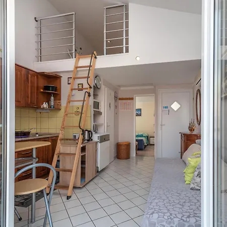 Kate Apartman
